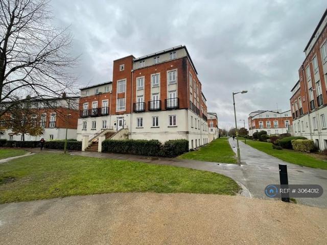 Mosquito Way, Hatfield, AL10 3 bed flat to rent £1,600 pcm £369 pw