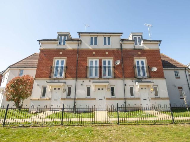 Mosquito Way, Hatfield, Herfordshire AL10, 5 bed property to rent, £2,750 pcm | PrimeLocation