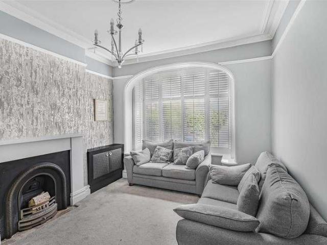 Moss Lane, Bramhall, SK7