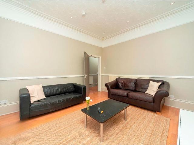 Moss Lane East, Manchester M14, 7 bed terraced house to rent, £585 pppm | PrimeLocation