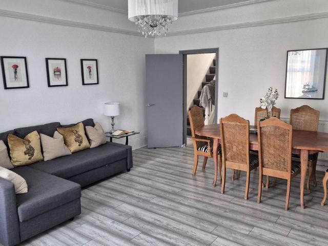 Moss Lane, Orrell Park, Liverpool L9, 3 bed flat to rent, £1,100 pcm | PrimeLocation