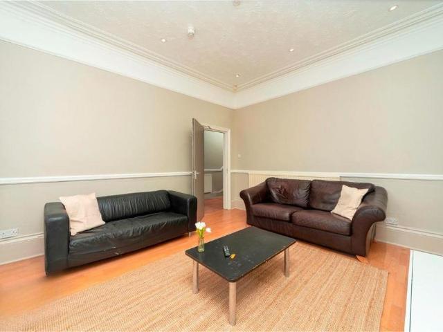 Moss Lane, Manchester M14 7 bed house to rent £4,095 pcm £945 pw