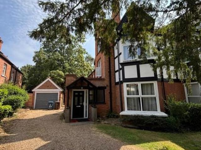 Moss Lane, Pinner HA5, 2 bed flat to rent, £2,100 pcm | PrimeLocation