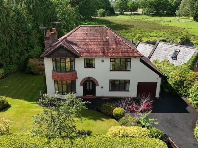 Moss Road, Alderley Edge, SK9 3 bed detached house to rent £3,250 pcm £750 pw