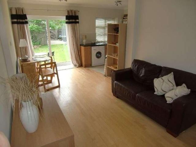 Moss Road, Garston, WD25