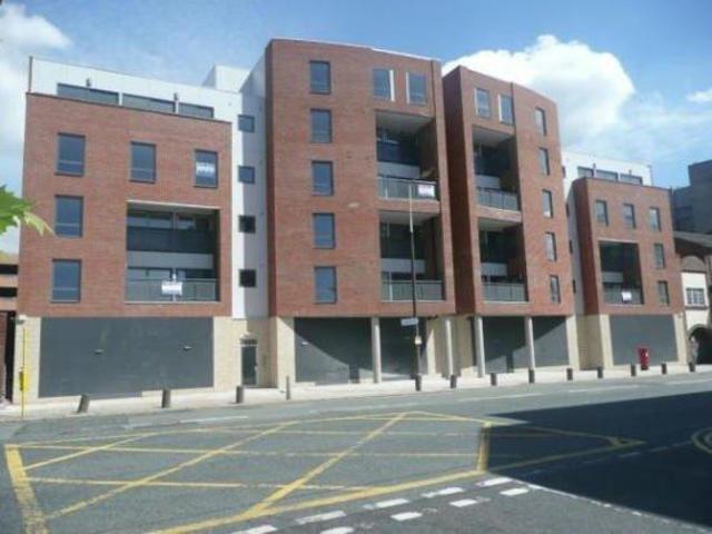 Moss Street, 2 bed flat to rent £1,000 pcm £231 pw