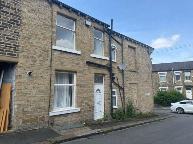 Moss Street, Huddersfield 4 bed terraced house to rent £950 pcm £219 pw
