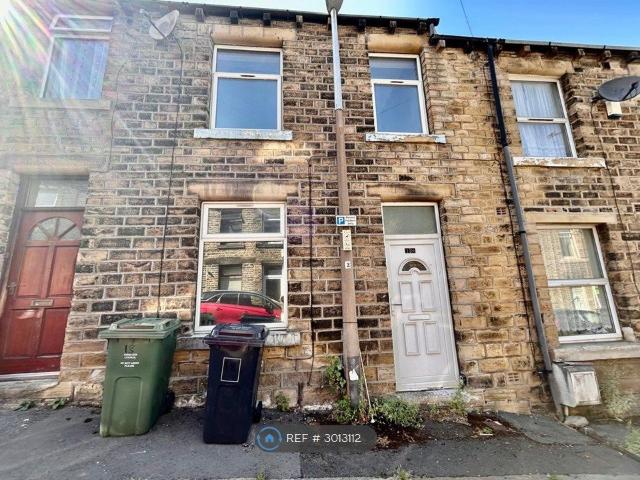 Moss Street, Huddersfield HD4, 2 bed terraced house to rent, £750 pcm | PrimeLocation