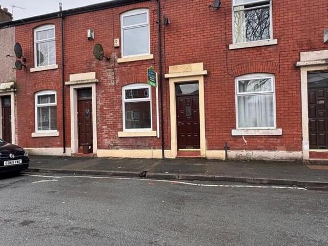 Moss Street, Rochdale 2 bed terraced house to rent £950 pcm £219 pw