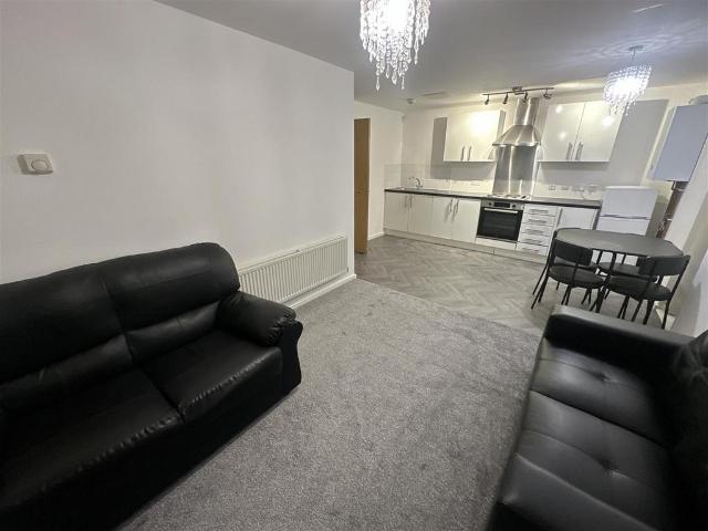 Moss Street, Salford 2 bed apartment to rent £1,150 pcm £265 pw