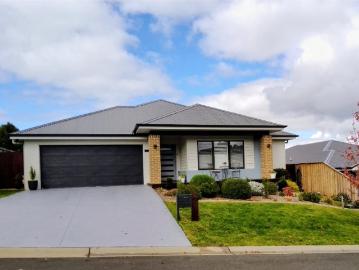 Moss Vale modern living with a rural outlook. For Sale