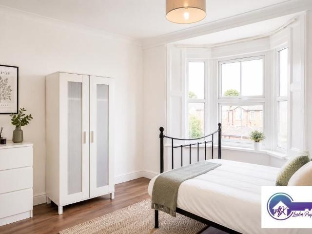 Mossford Street, Mile End, London E3, 6 bed shared accommodation to rent, £5,997 pcm | PrimeLocation