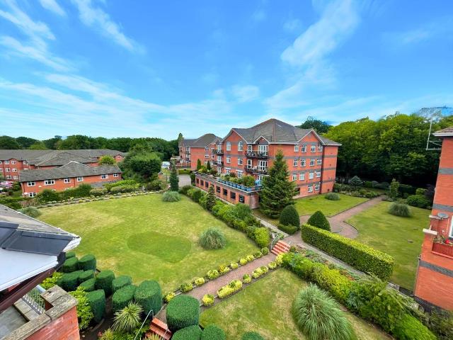 Mossley Hill Drive, Sefton Park. 3 bed penthouse to rent £1,850 pcm £427 pw