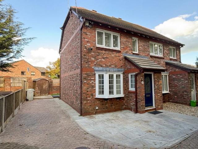 Mosswood Road, Wilmslow, SK9 2 bed semi detached house to rent £1,595 pcm £368 pw