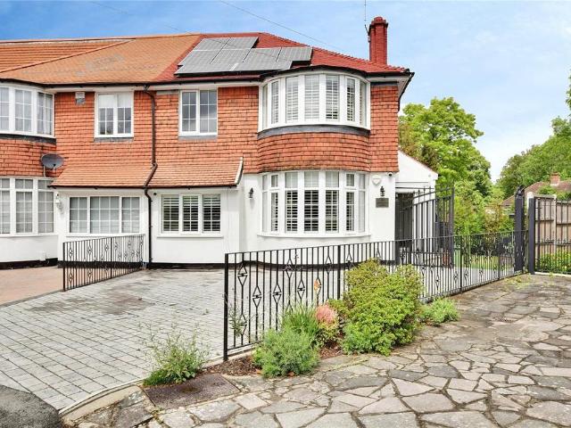 Mottingham Gardens, London SE9 4 bed semi detached house to rent £3,800 pcm £877 pw