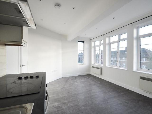 Mottingham Road, London SE9 2 bed apartment to rent £1,575 pcm £363 pw