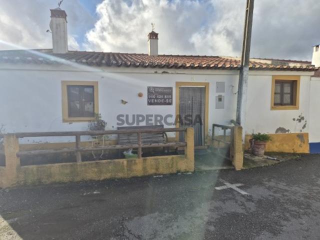 Motadia V3 com garagem +casa com cozinha e logradouro