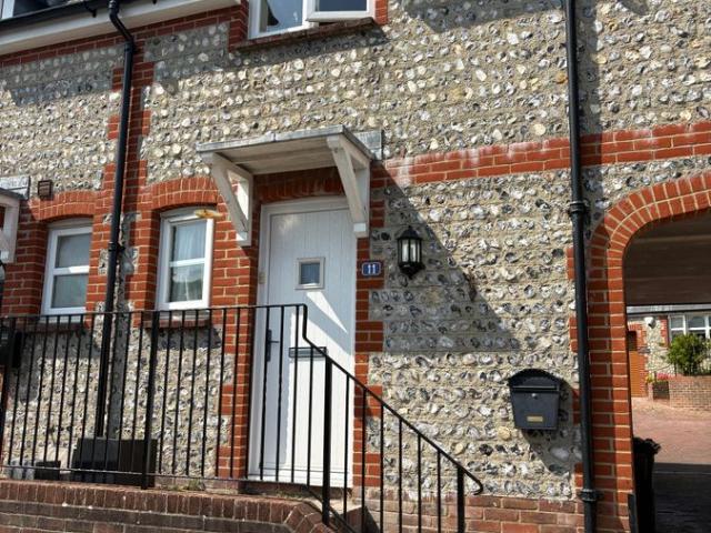 Motcombe Lane, Eastbourne BN21, 2 bed terraced house to rent, £1,250 pcm | PrimeLocation