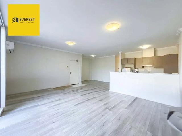 Motivated Sale Stylish 2 Bed, 2 Bath Apartment with 2 Car Spaces!