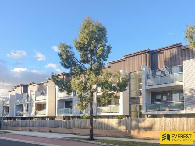 Motivated Sale Stylish 2 Bed, 2 Bath Apartment with 2 Car Spaces!