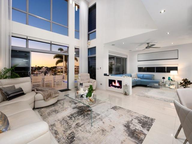MOTIVATED SELLER HAS PURCHASED ELSEWHERE LUXURY EXECUTIVE NORTH TO THE WATER HOME WITH RARE DUAL OCCUPANCY