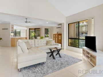 Amazing Opportunity Vacant Possession Spacious Townhouse in Boutique Complex