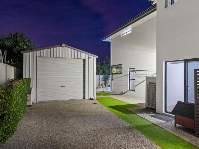 Motivated Sellers! All Private Inspections Welcomed! Discover Your Dream Family Home Today. The Ultimate Entertainer With Stunning Bay Water Views
