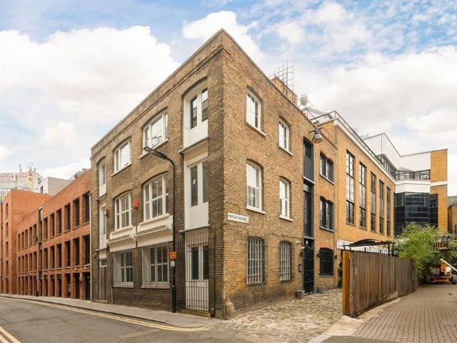 Motley Avenue, London EC2A 2 bed house to rent £5,000 pcm £1,154 pw