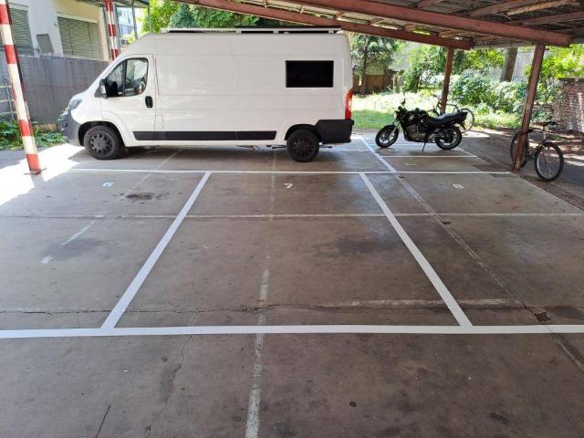 MOTORRADABSTELLPLATZ | ZENRAL GELEGEN | ÜBERDACHT