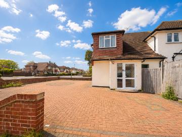 Motspur Park, New Malden KT3, 4 bed link detached house to rent, £3,650 pcm | PrimeLocation