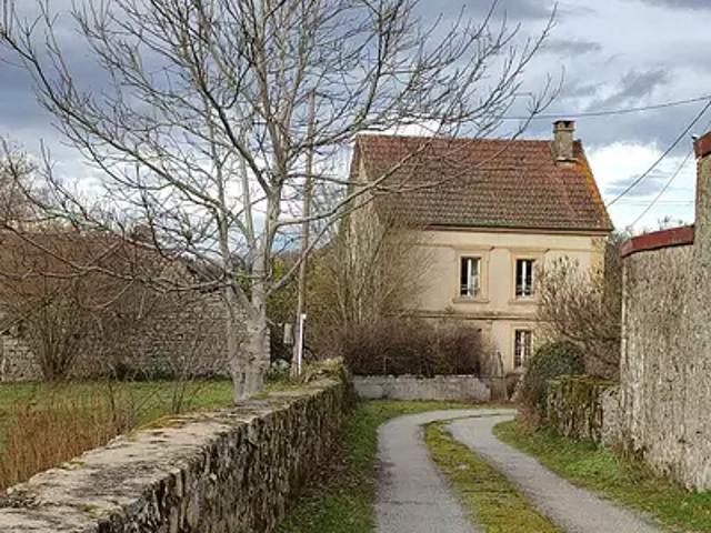 Moutier Rozeille 23200 Achat / Vente maison 2 pièces t2 au dernier étage cave