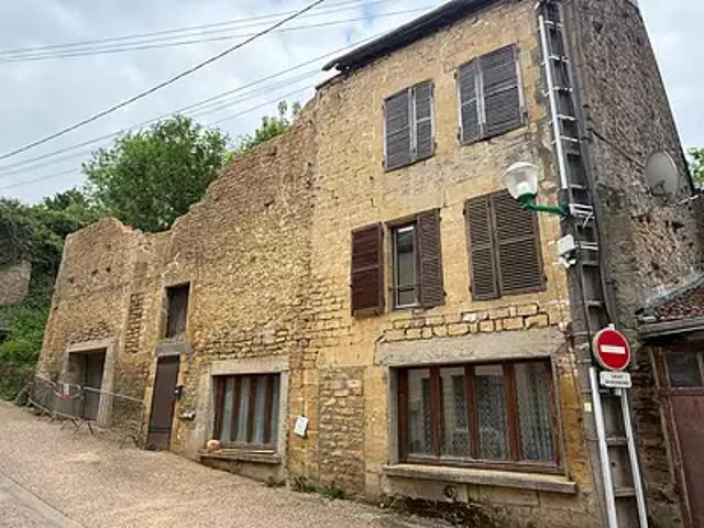 Mouzon 08210 Achat / Vente maison 5 pièces t5 au dernier étage cave