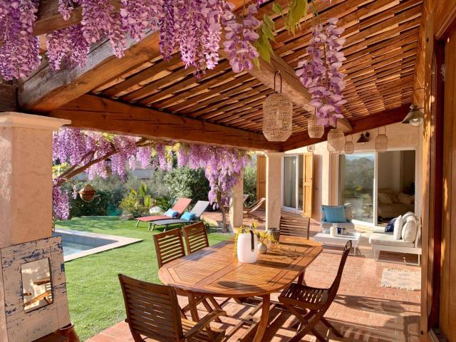 Mouans Sartoux – 170 m² – 4 chambres – terrain 1 200 m² – 4 600 €/mois – ménage 3 h/semaine + jardin