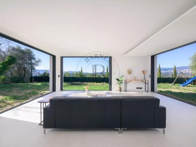 MOUANS SARTOUX VILLA CONTEMPORAINE AU CALME