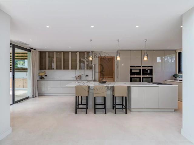 Mougins – Villa Contemporaine Neuve – Domaine Sécurisé 700m² Mougins