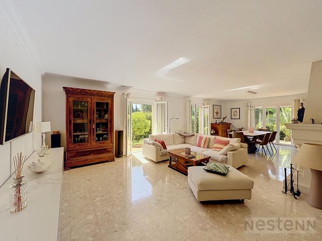 Mougins Cabrières Superbe villa de plain pied avec piscine. 148m² Mougins