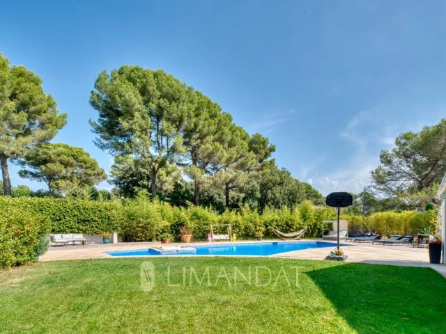 Mougins Domaine sécurisé Villa 360 m² 7 chambres Ter. 330m² Mougins