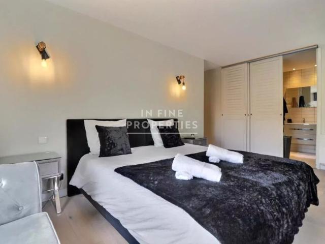 MOUGINS – ÉLÉGANTE VILLA MEUBLÉE AVEC PISCINE – À PIED DES COMMERCES