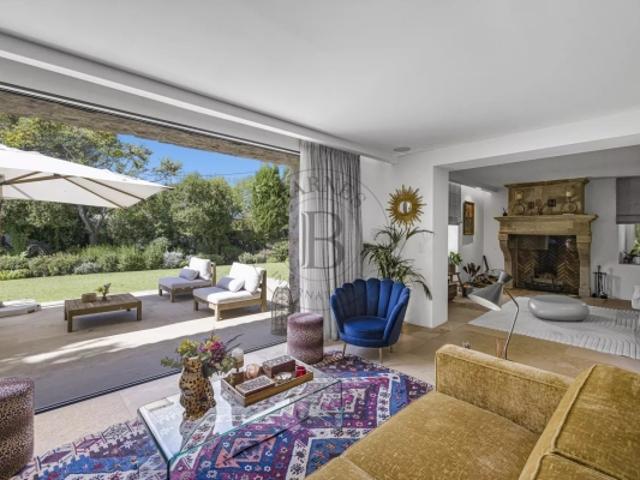 MOUGINS – PROPRIÉTÉ EN PIERRE RÉNOVÉE