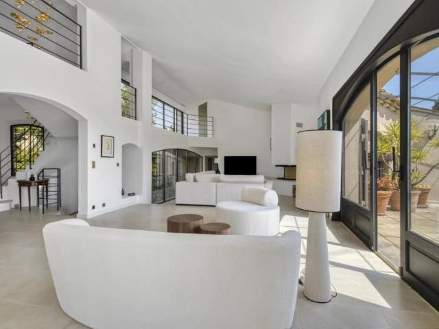 Mougins Vue dégagée sur les collines et la mer 5 chambres