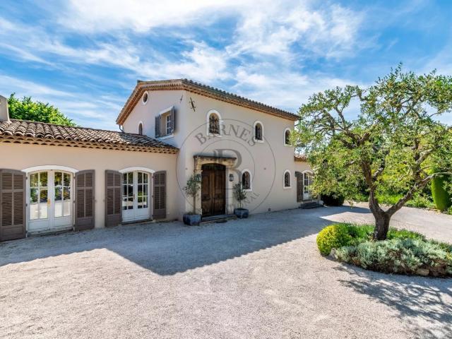 Mougins Villa De Charme Piscine Vue Village Et Apercu. 300m² Mougins