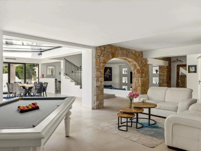Mougins Villa rénovée avec vue sur le vieux village de Mougins 4 chambres
