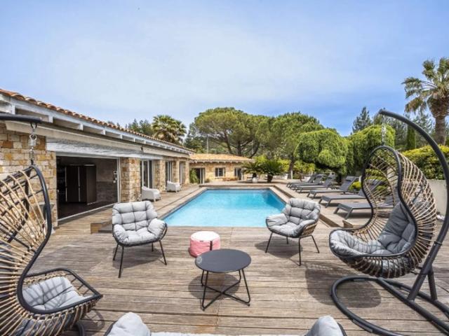 Mougins Villa 4 pièce avec piscine chauffé et Tennis sur 3700m² de jardin