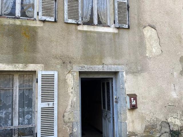 MOULIN et maison de 175 m² avec grandes dépendances et terrain