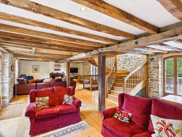Moulin magnifiquement restauré offrant cinq chambres, 2.7 ha. 336m² Chamboulive