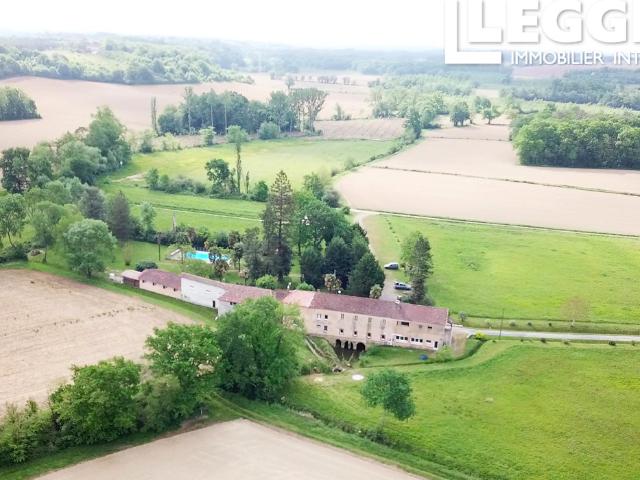Moulin près de Nogaro Gers 32 offrant une opportunité commerciale dans un cadre paisible