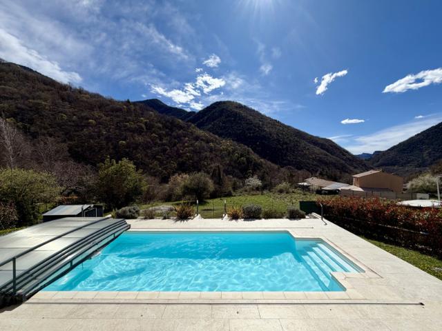 MOULINET BELLE MAISON RENOVEE AVEC PISCINE ET TERRAIN