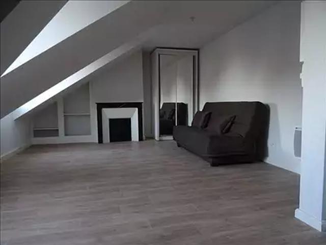 Moulins 03000 Location appartement 1 pièce t1 au dernier étage