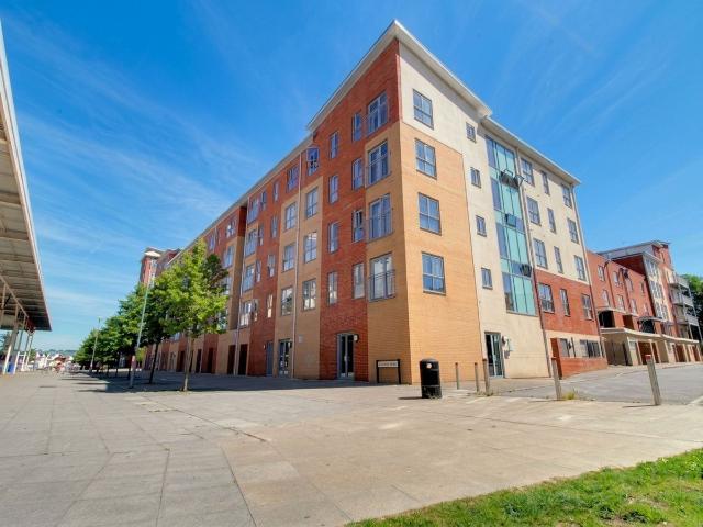 Moulsford Mews, Englefield House Moulsford Mews RG30, 2 bed flat to rent, £1,500 pcm | PrimeLocation