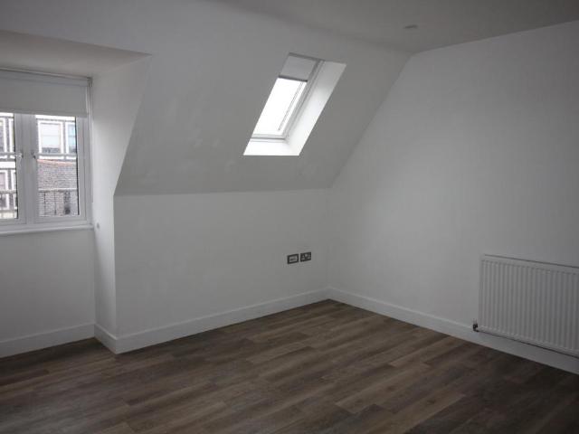 Moulsham Street, Flat 6, Chelmsford CM2 2 bed flat to rent £1,450 pcm £335 pw